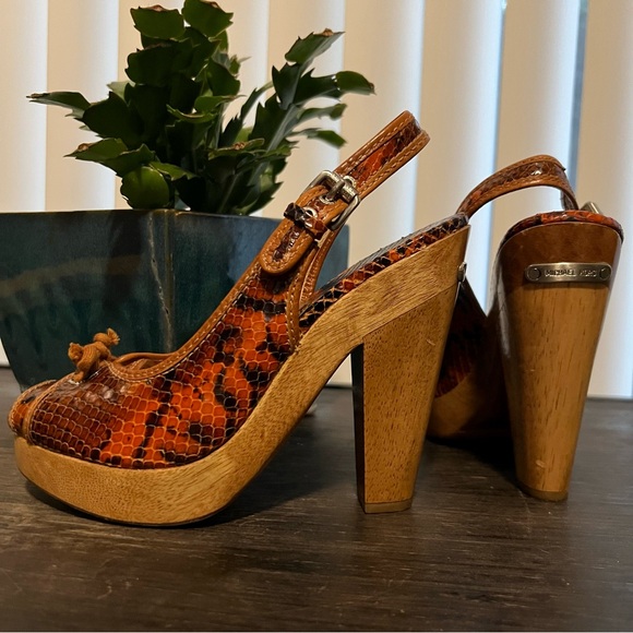 Michael Kors 7M Peep Toe Rust Snakeskin Platform Clog Wedge Wood Heels Brown - Picture 1 of 9